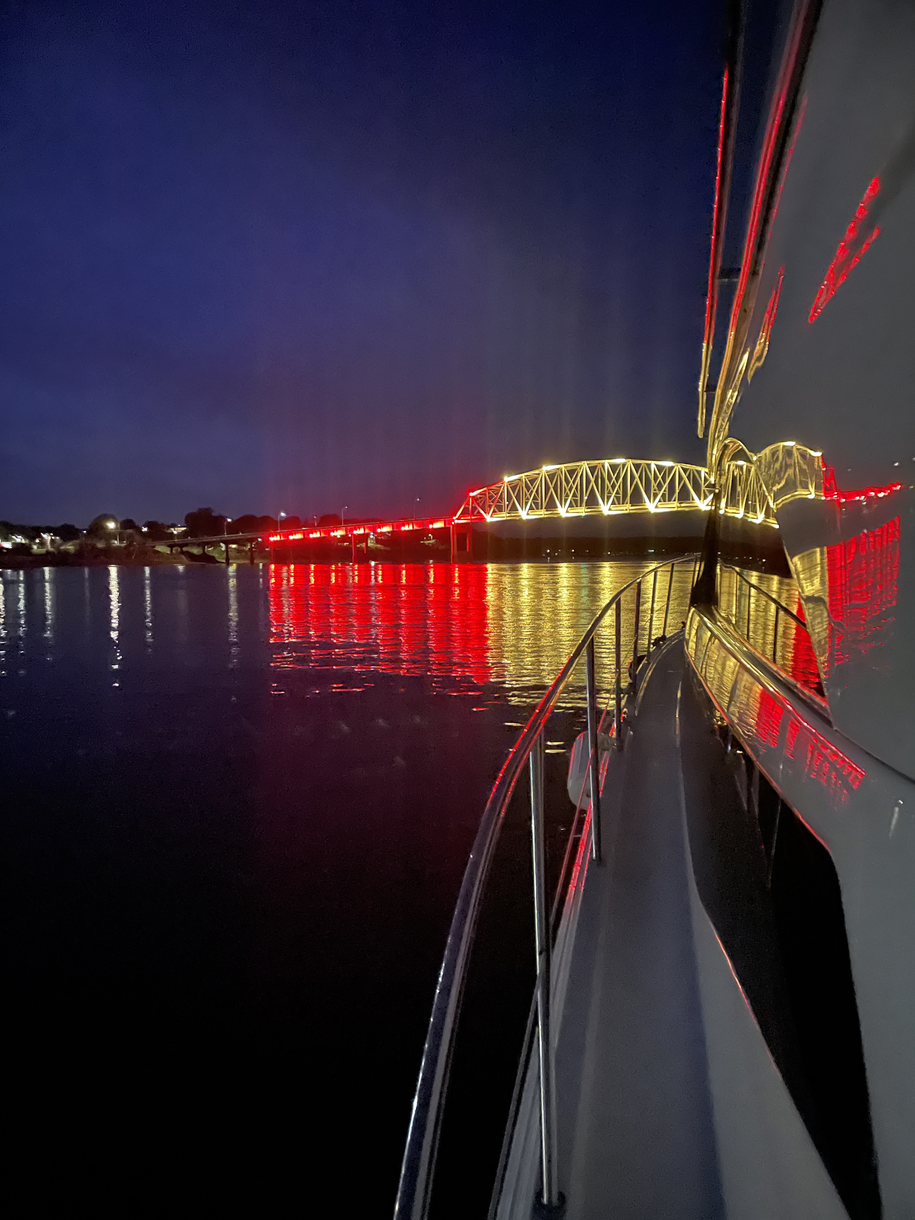 Day 7: Clinton to Muscatine at anchor Day 7: Clinton to Muscatine at anchor